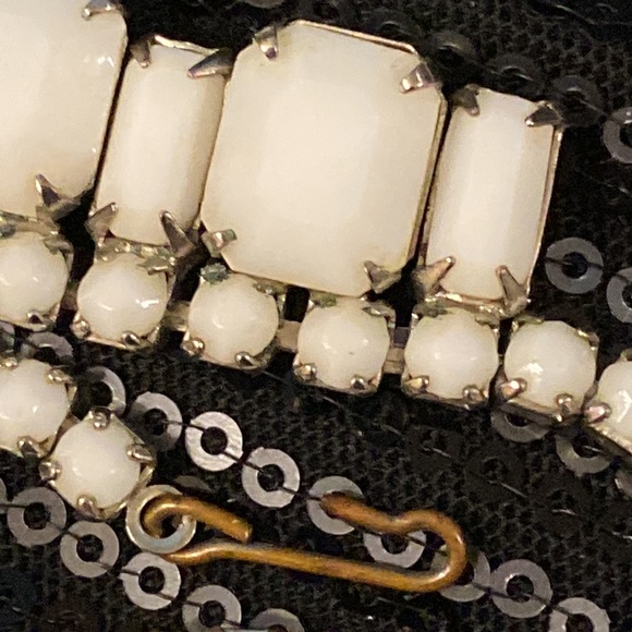 WEISS - vintage 50’s signed necklace w white milk glass rhinestones & hook clasp - Picture 8 of 16